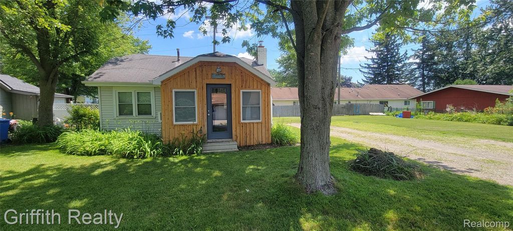 1382 Elmhurst Drive, Genoa township