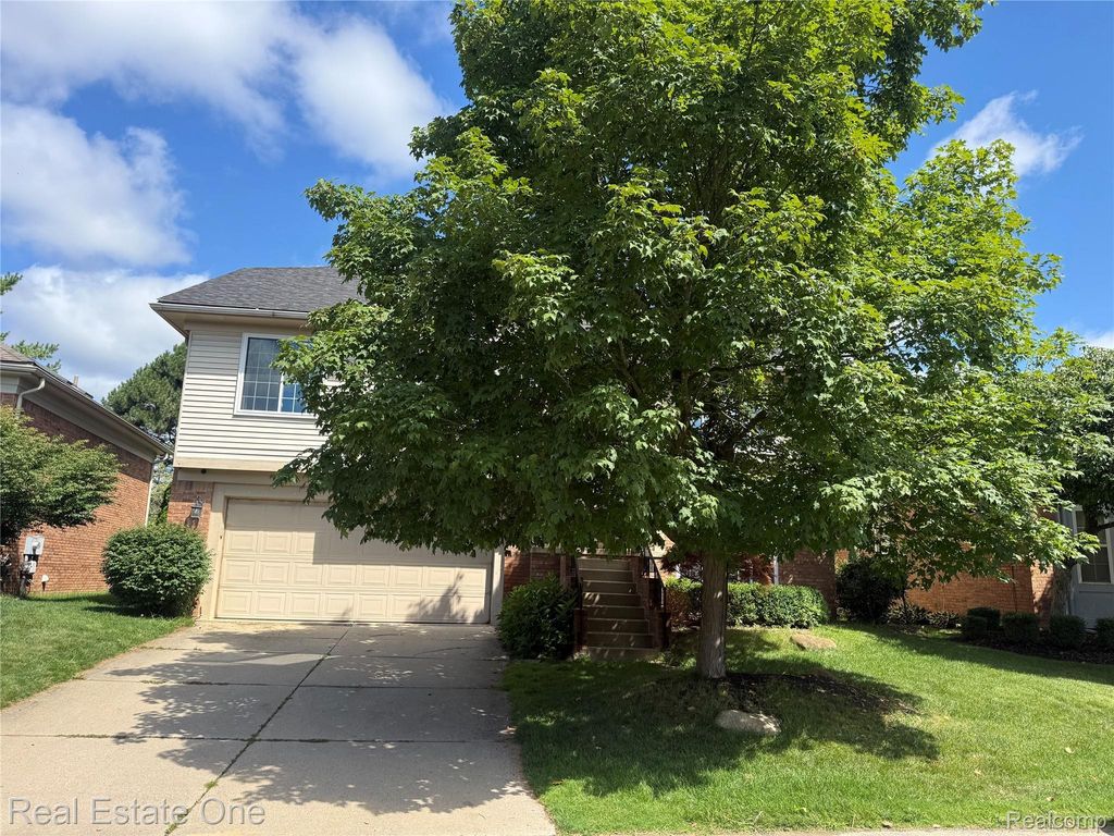 3068 Bridlewood Drive, Oakland charter township