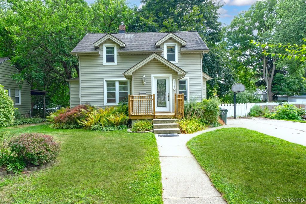 112 Glanworth Street, Orion charter township
