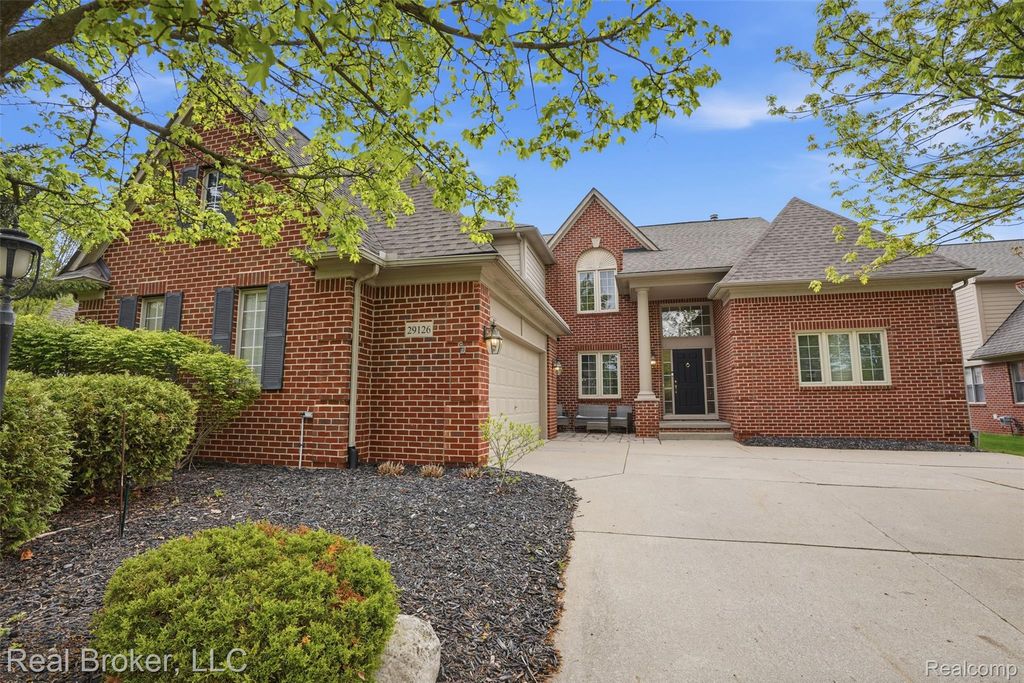 29126 Eastman Trail, Novi city