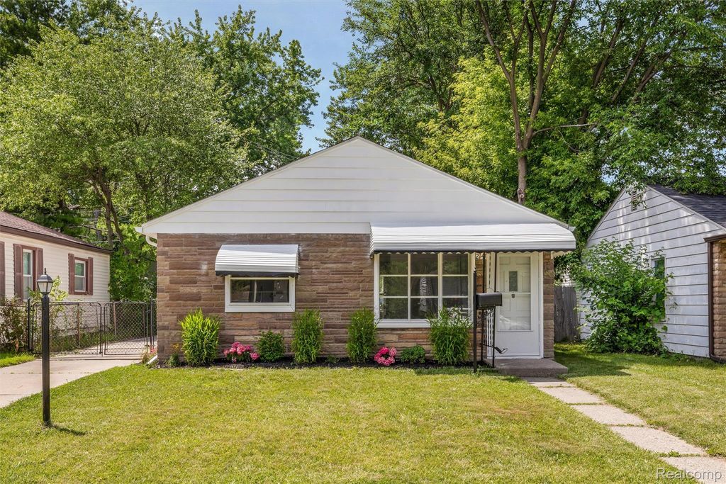 2147 E Almont Street, Ferndale