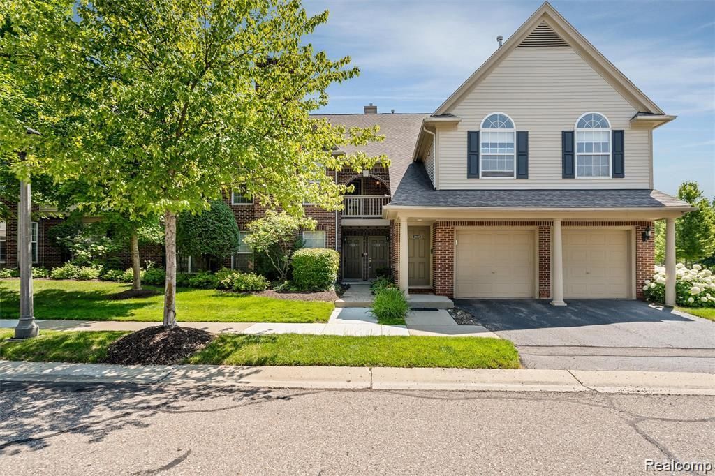 28126 Carlton Way Drive, Novi