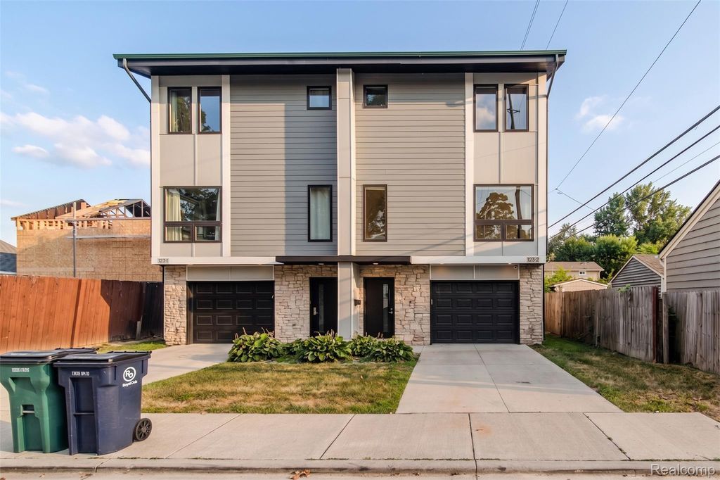 123 Mason Court 2, Royal Oak