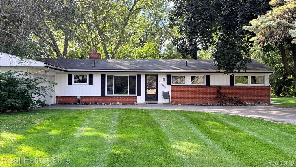 32305 Shrewsbury Street, Farmington Hills