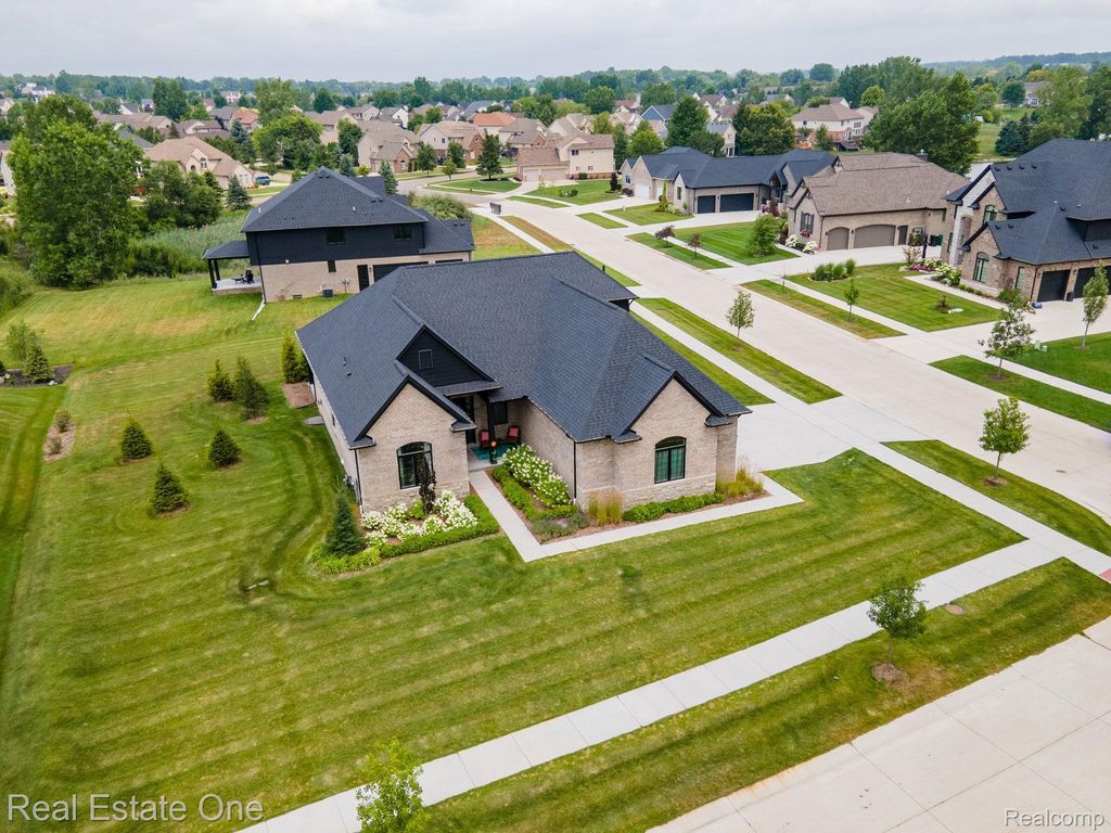 850 Marlayna Drive, Oxford charter township
