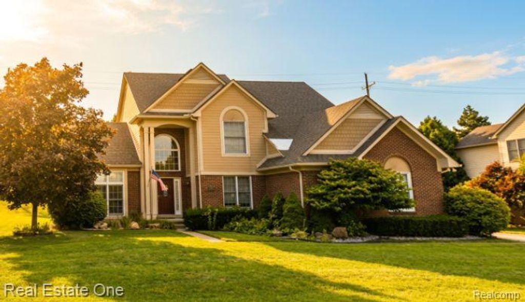 6794 Woodcrest Drive, Troy city