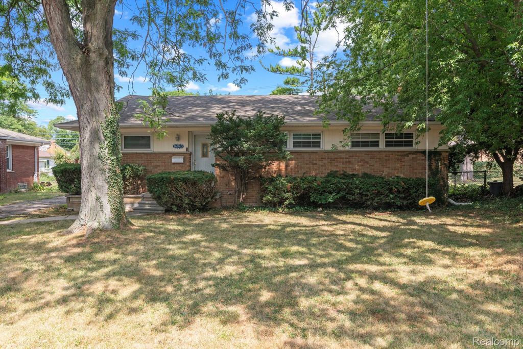 16940 W 13 Mile Road, Beverly Hills village