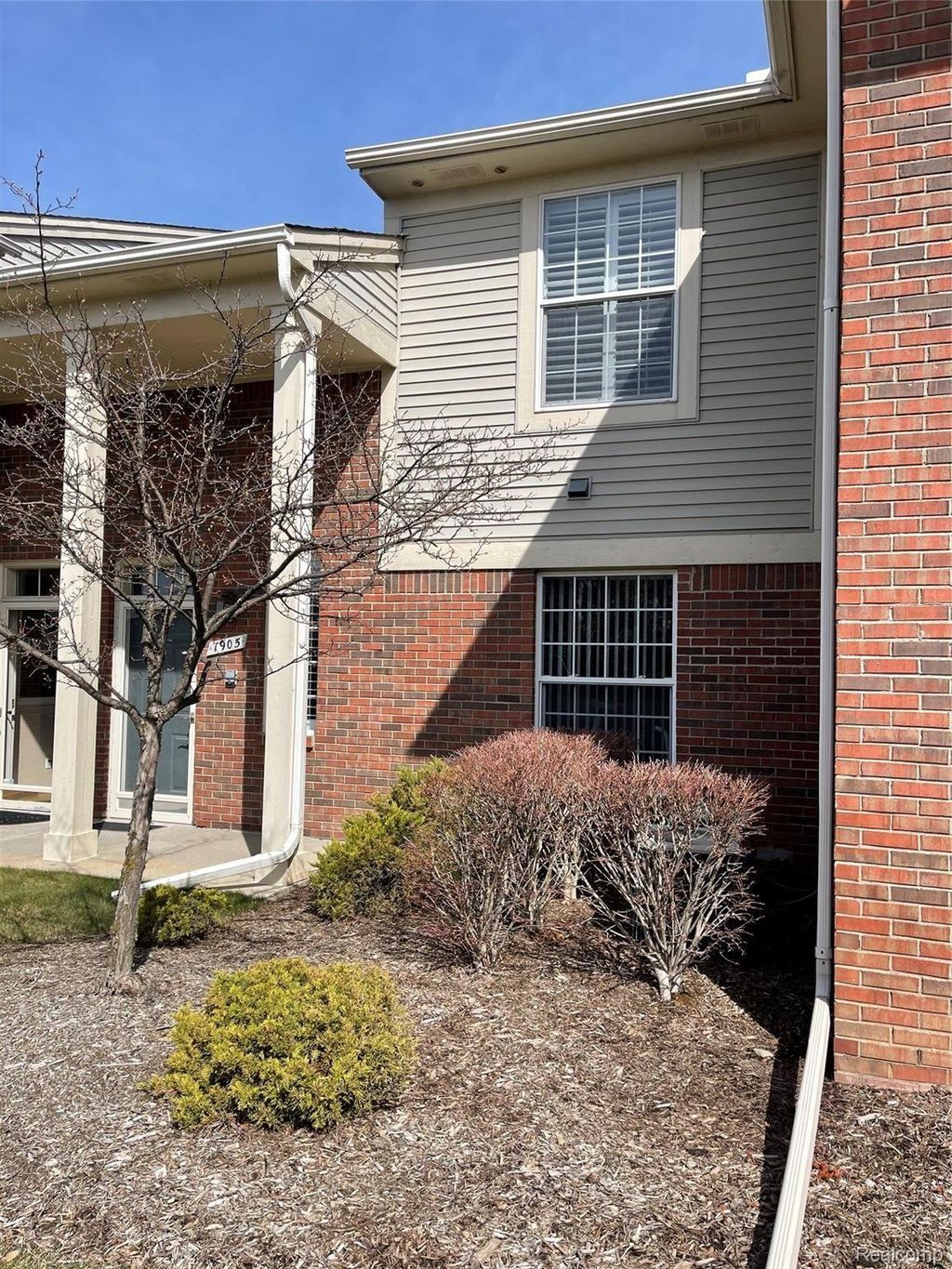 1905 Flagstone Circle, Rochester city