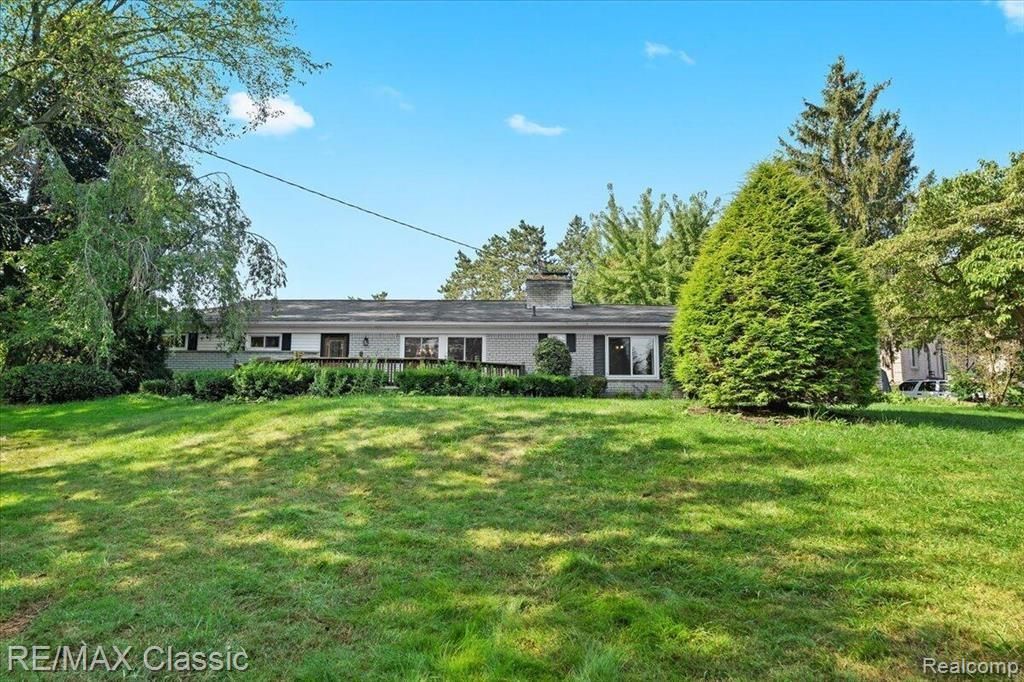 47605 Powell Road, Plymouth charter township
