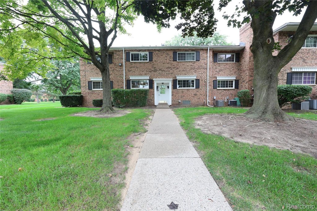 683 E Fox Hills Drive, Bloomfield Hills