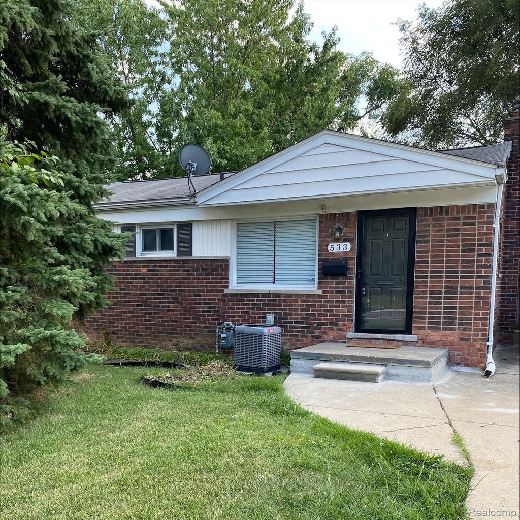 533 Martin Luther King Jr Boulevard N, Pontiac city