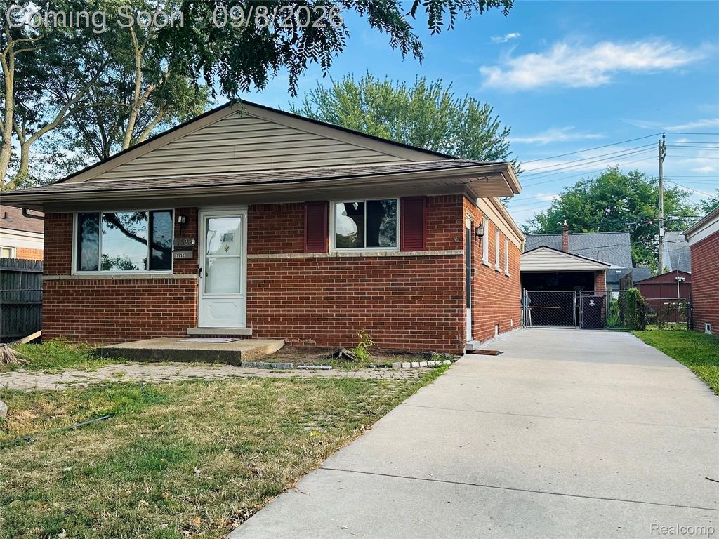 7532 Superior, Center Line city