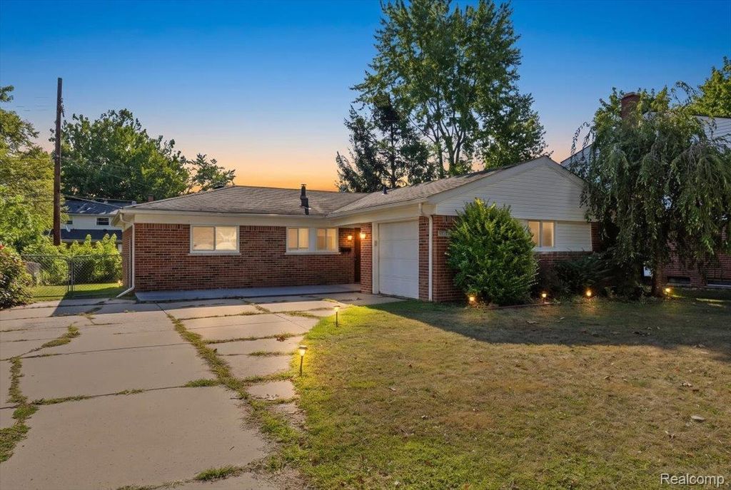 23050 Glenmoor Heights, Farmington Hills city