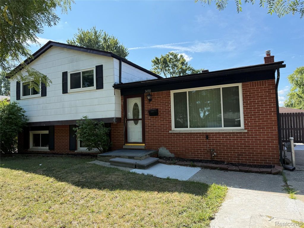3430 Chase Drive, Warren city
