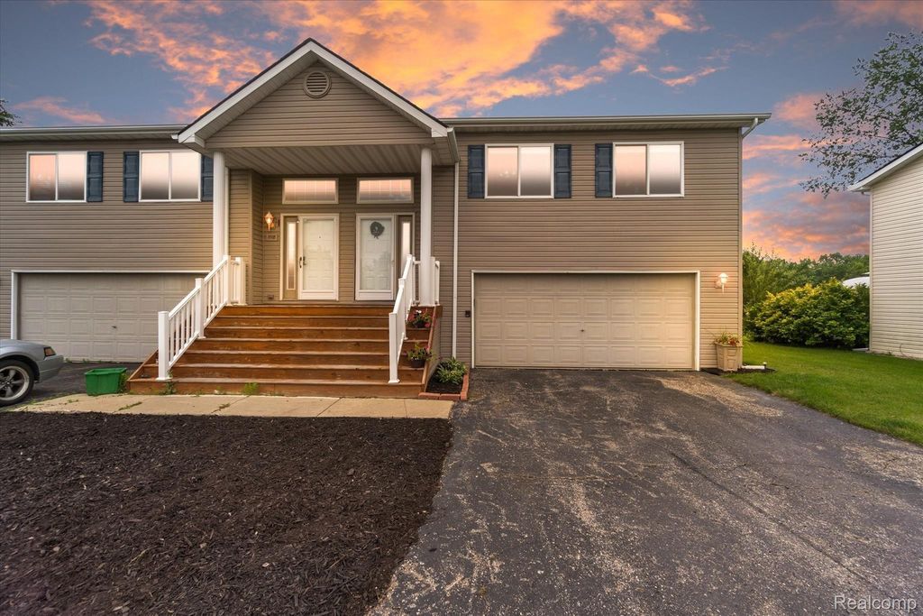 1116 Lakeview Circle, Mundy township