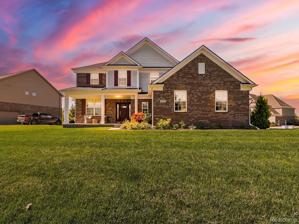 23431 S Crooked Tree Court, Lyon charter township