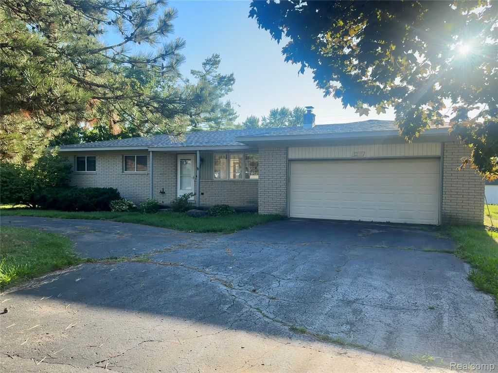 5260 Daniels Drive, Troy city