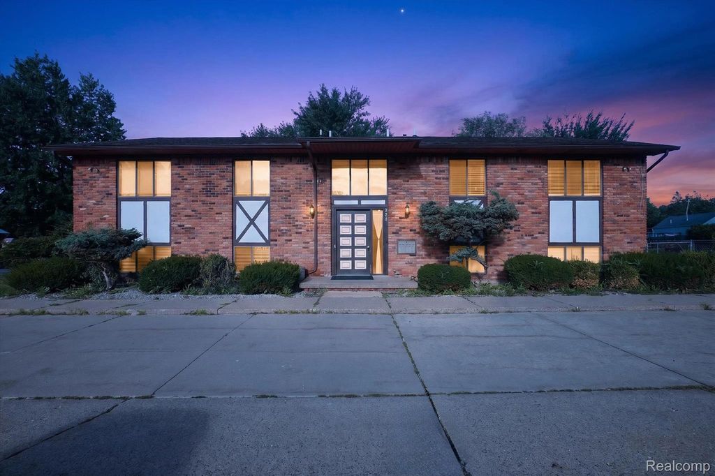 228 W Hill Street, Davison