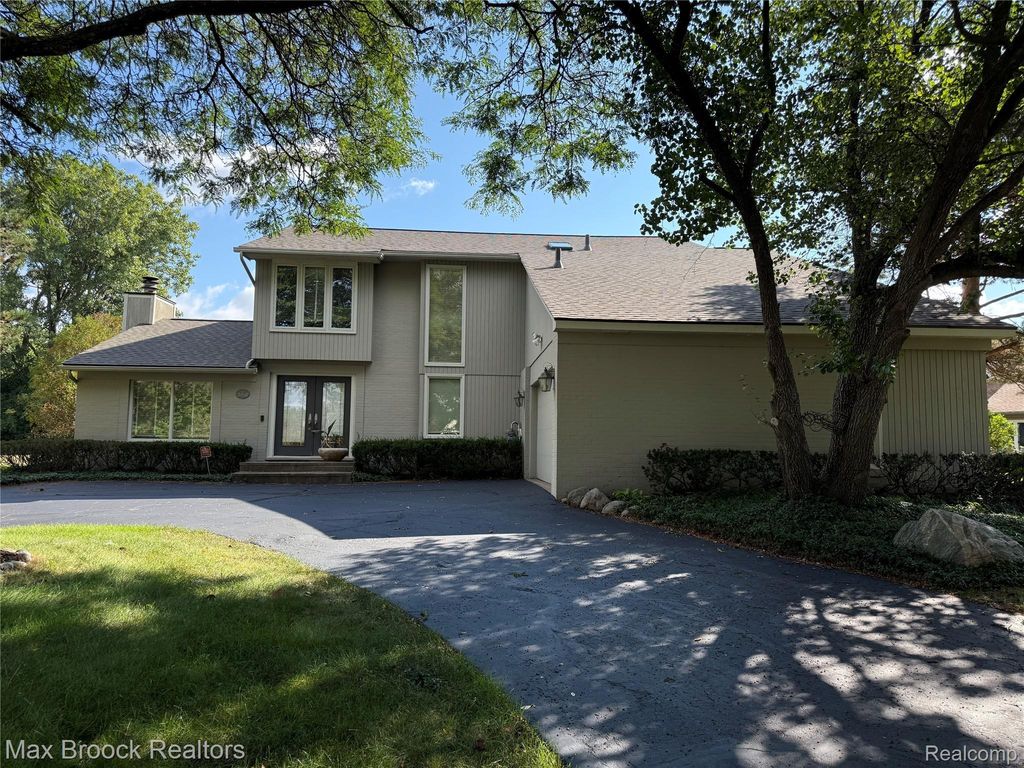 3958 Winterset Court, West Bloomfield charter township