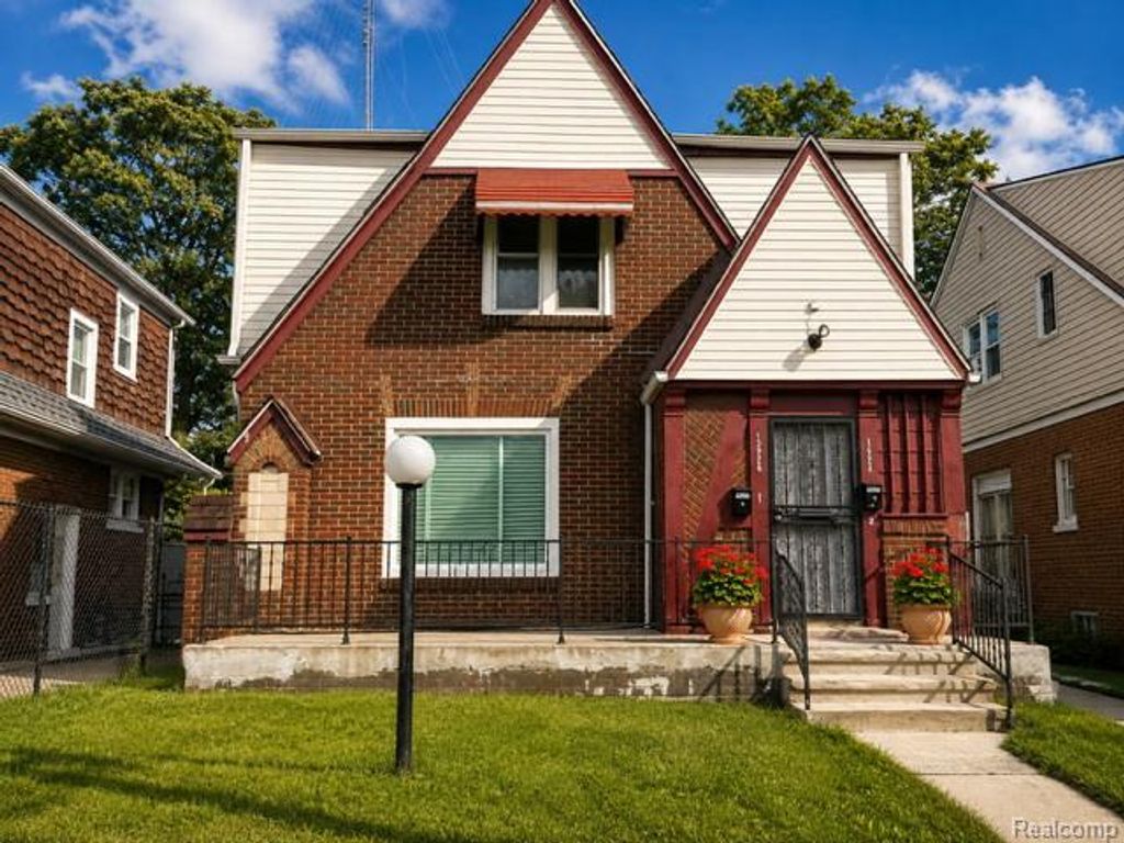 13924 Roselawn Street, Detroit