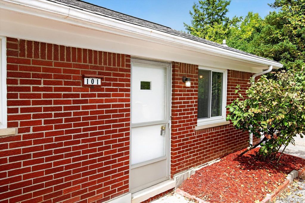 22000 Beck Road 101, Northville