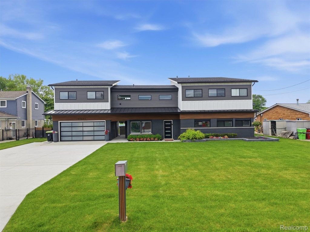 37645 Lakeville Street, Harrison charter township