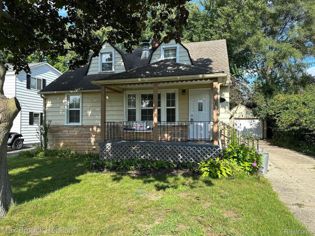 1877 Maddy Lane, Keego Harbor city