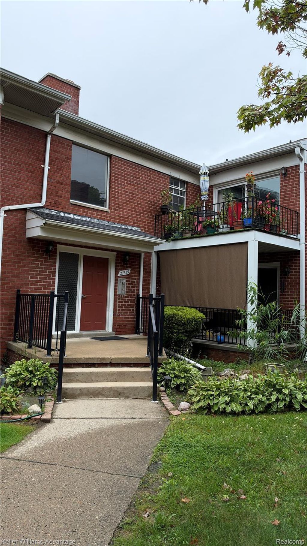 27689 W Echo Valley, Farmington Hills