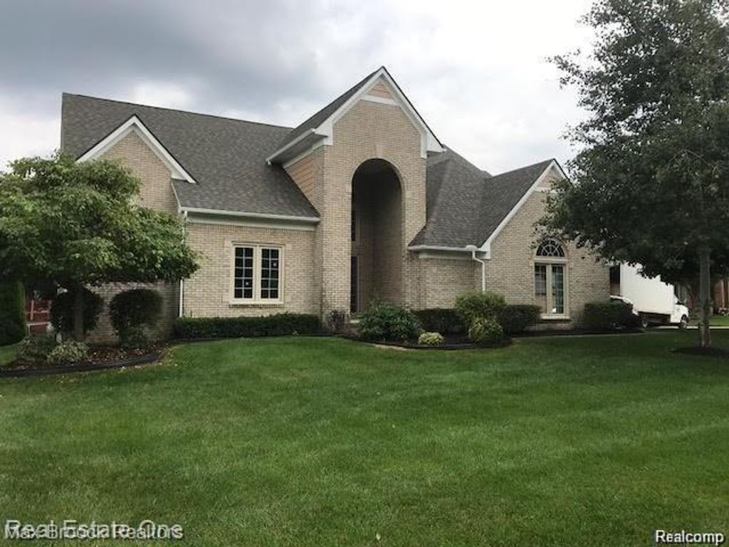 37899 Mckenzie Court, Farmington Hills city
