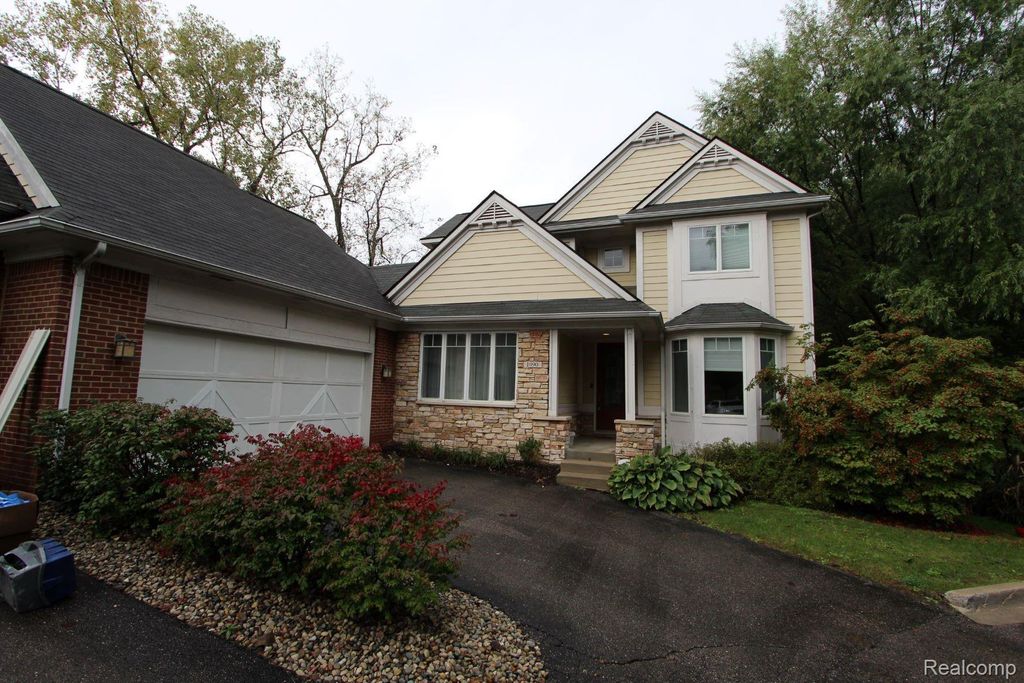 1090 Oakwood Drive, Bloomfield Hills