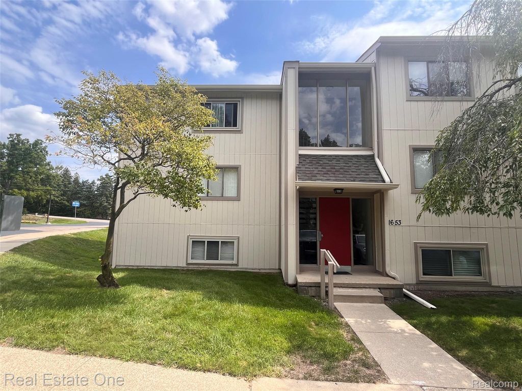 1653 Riverside Drive, Rochester Hills city