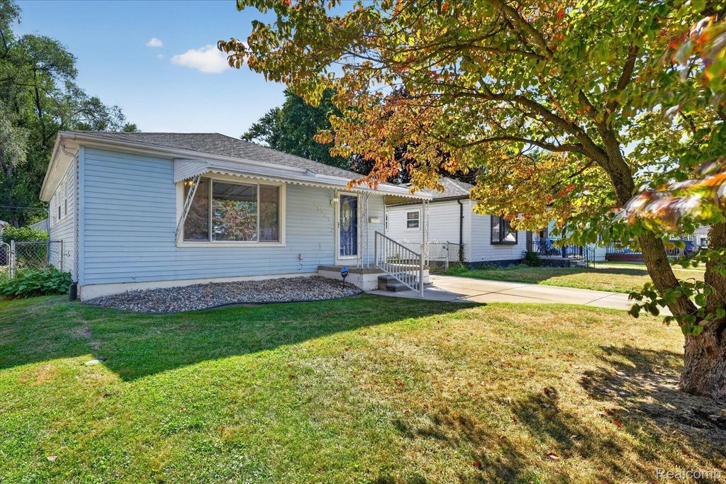 19360 Kinloch Street, Redford charter township