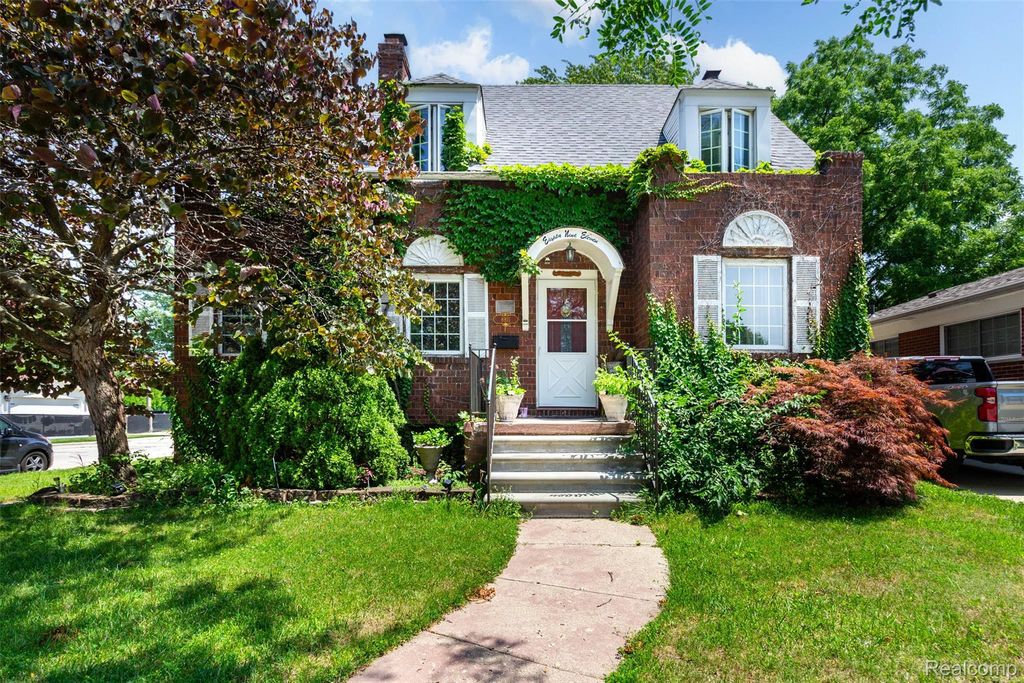 8911 Manor Avenue, Allen Park city