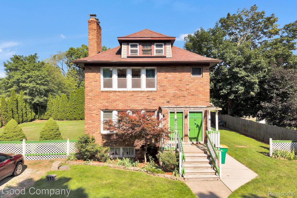 21516 Oxford Avenue, Farmington