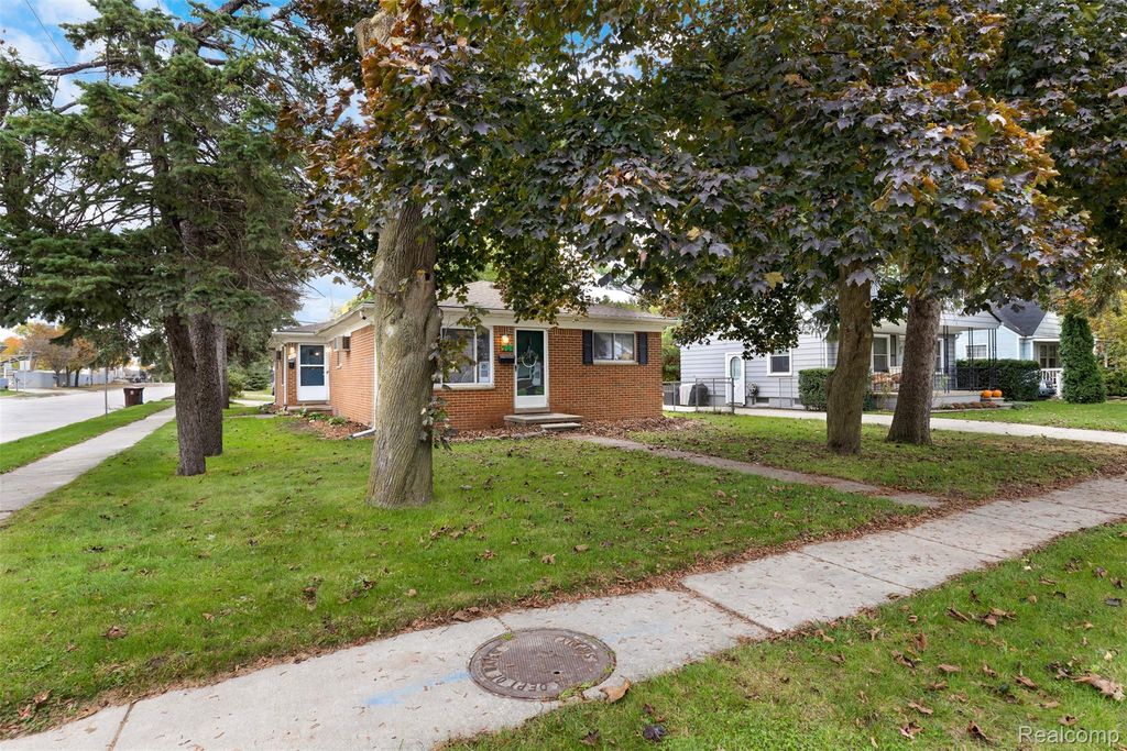798 Adams Street, Plymouth city