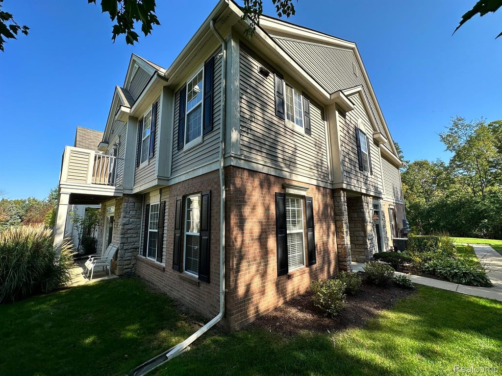 2354 Pinecroft Drive, Canton