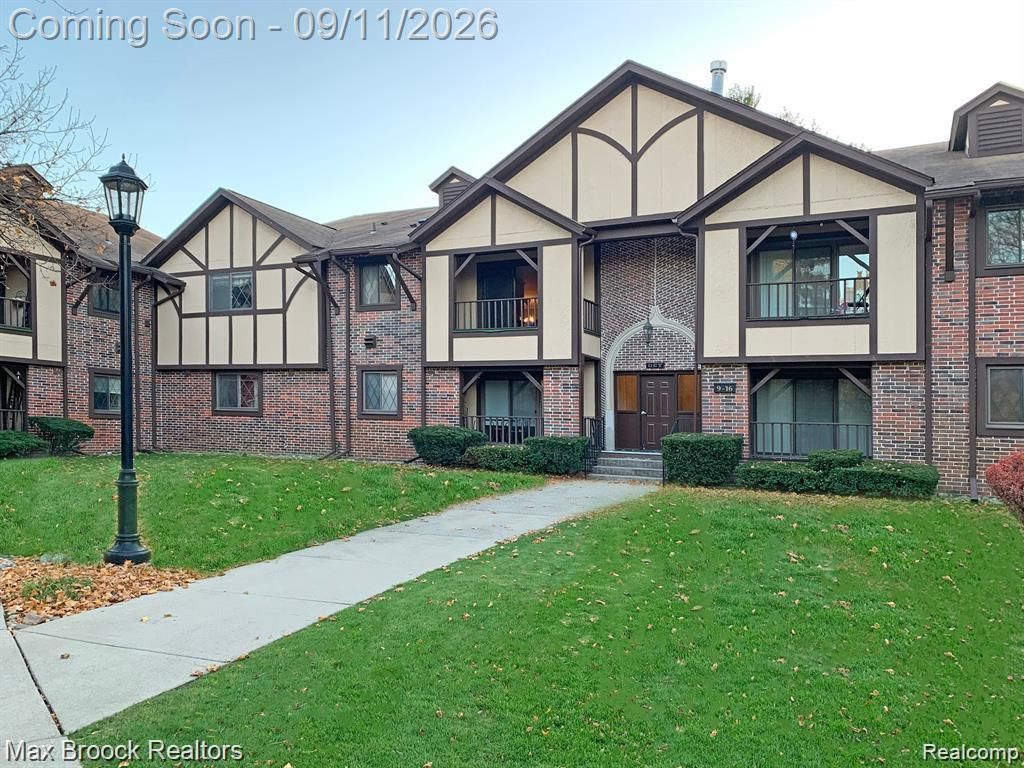 42160 E Woodward Avenue 11, Bloomfield Hills