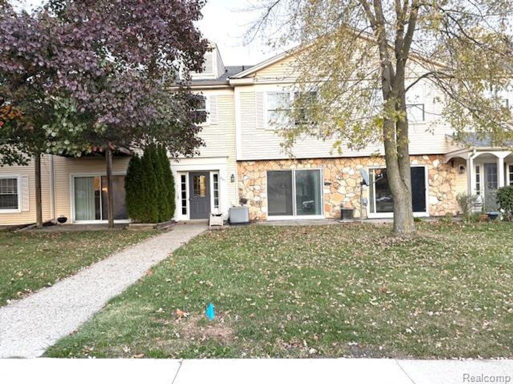 831 Bloomfield Village Boulevard B, Auburn Hills