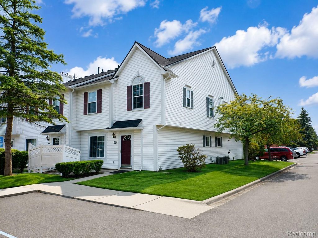 22272 Cape Cod Way, Farmington Hills