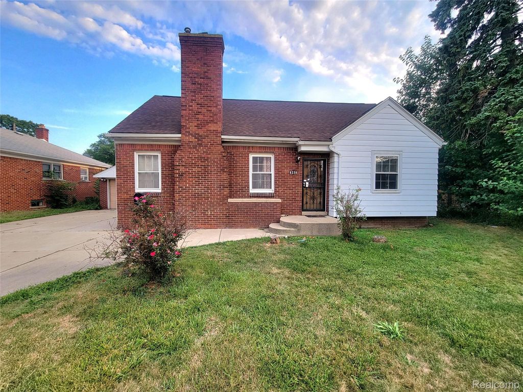 8238 Fisher Avenue, Warren city