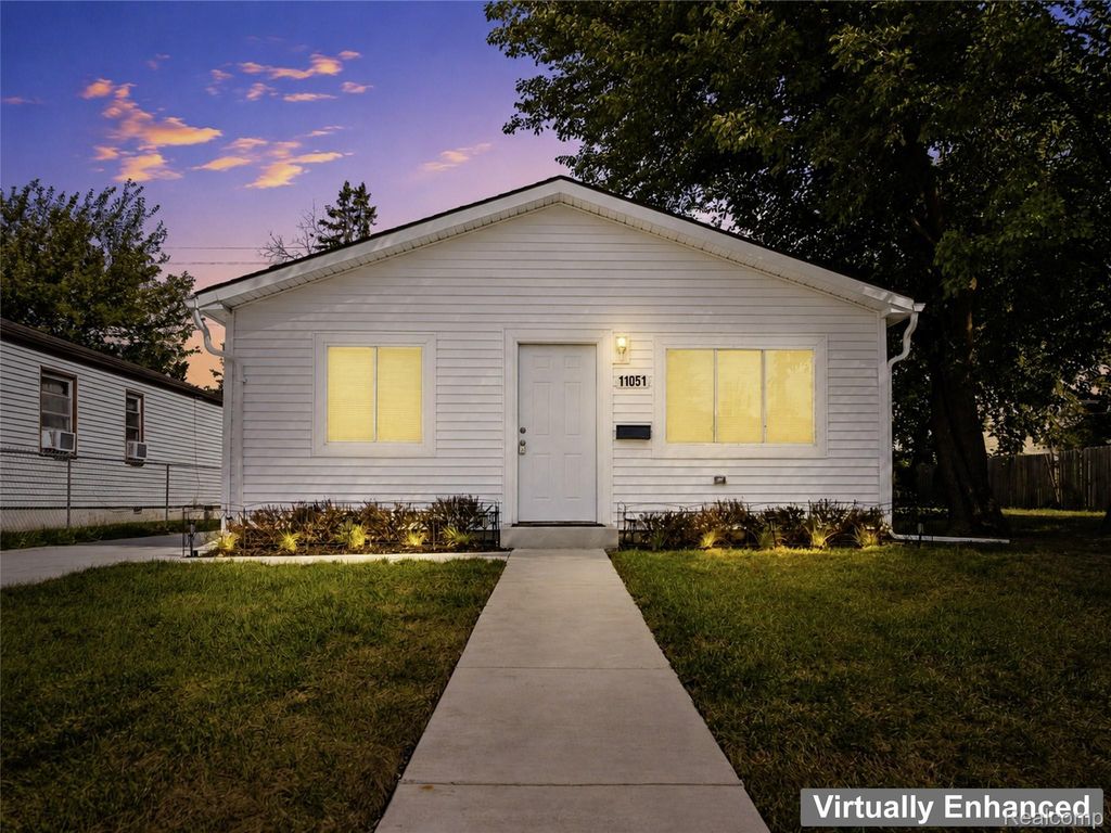 11051 Maxwell Avenue, Warren city