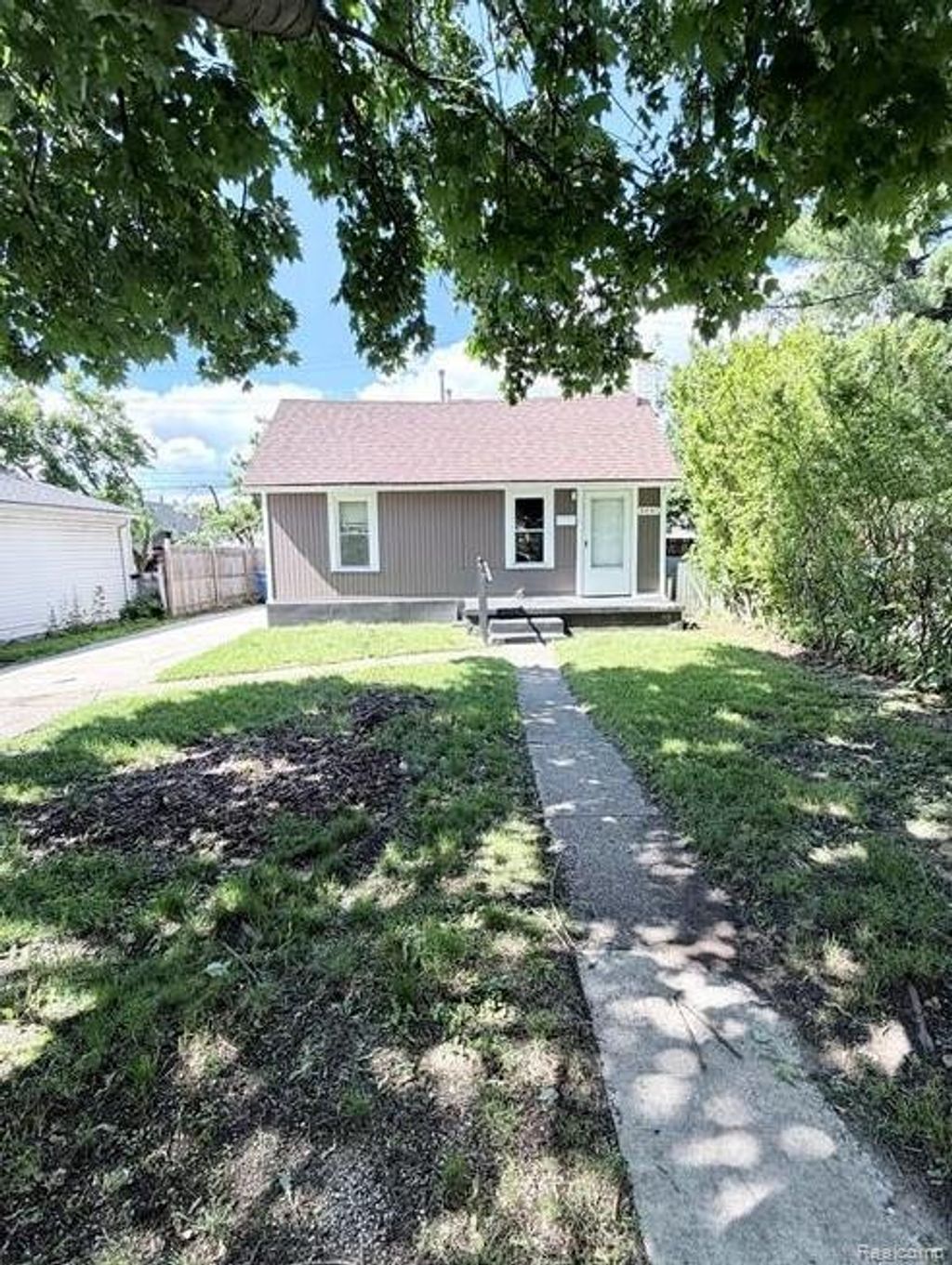8661 Dodge Avenue, Warren city