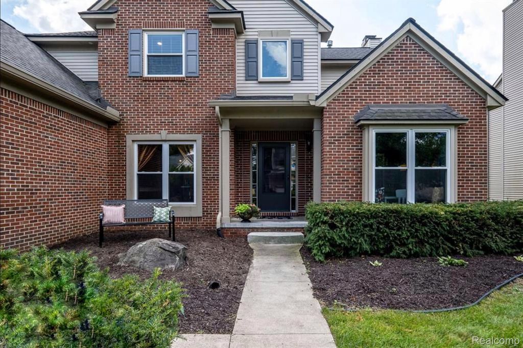 1760 Dogwood Trail, Commerce charter township