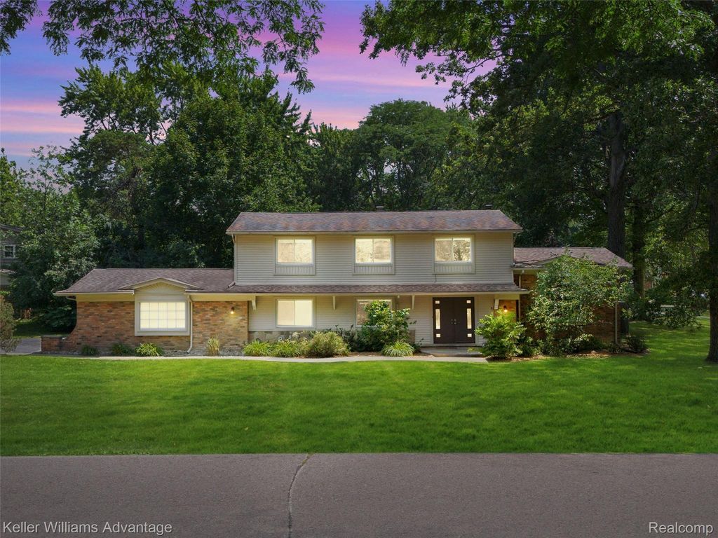 6711 Woodside Trail, West Bloomfield charter township