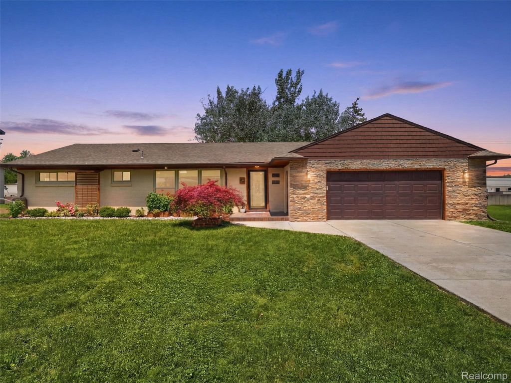 39582 Burton Drive, Novi