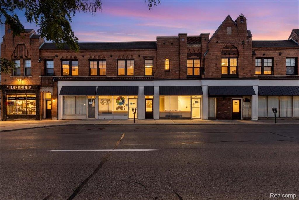 15210 E Jefferson Avenue 202, Grosse Pointe Park