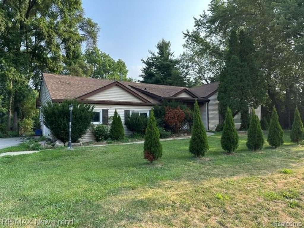 4510 W Maple Road, Bloomfield Hills city
