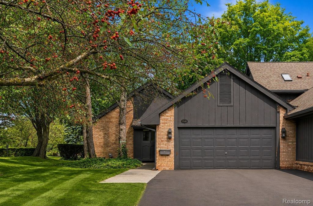 1948 Pine Ridge Lane, Bloomfield Hills