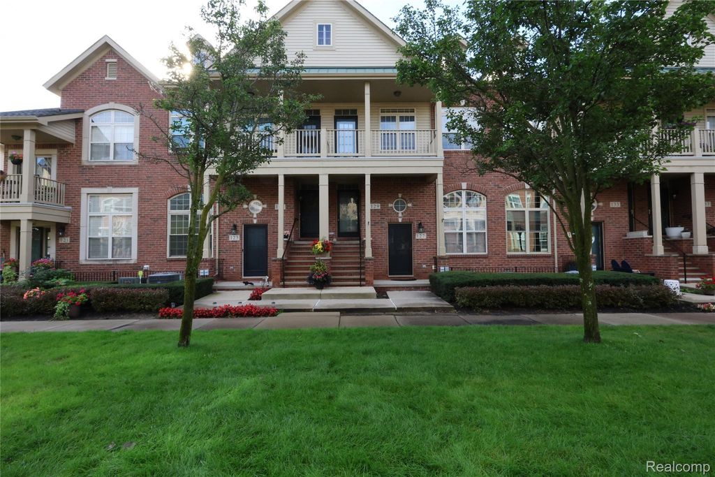 129 E Bay Drive, Walled Lake