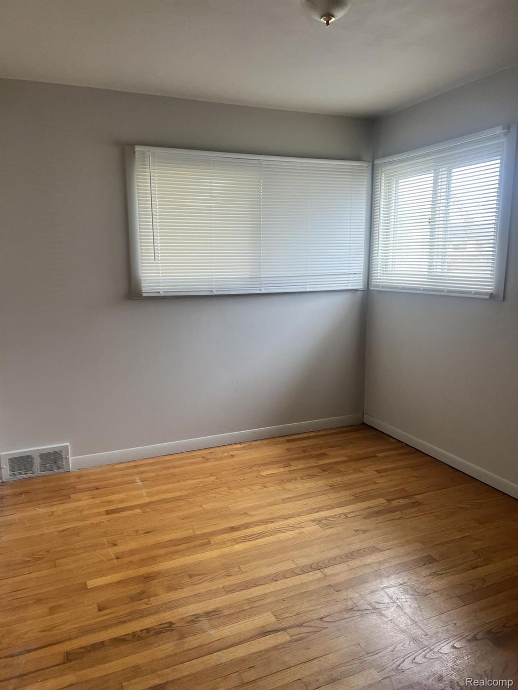 842 Schuman Street, Garden City